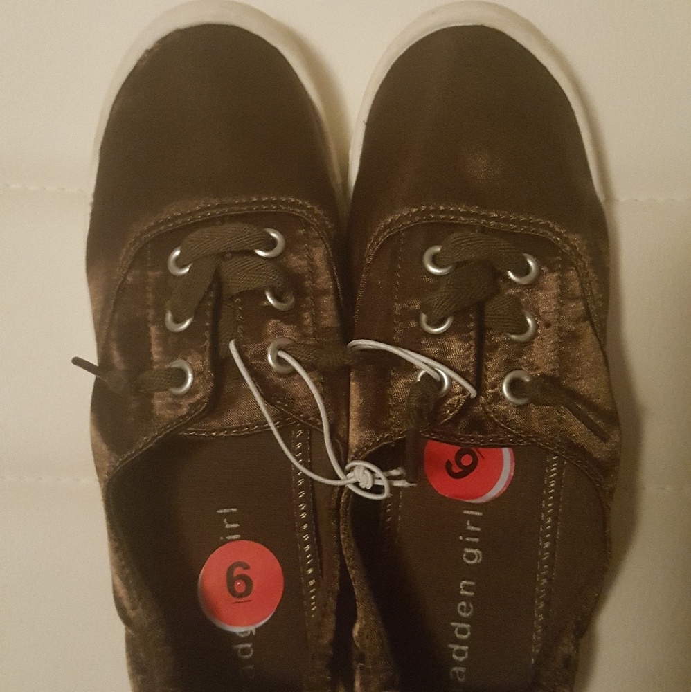 Madden Girl Bailey Sneaker